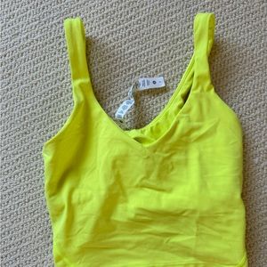 Brand new Lululemon cropped tank. Excellent condition. Size 2